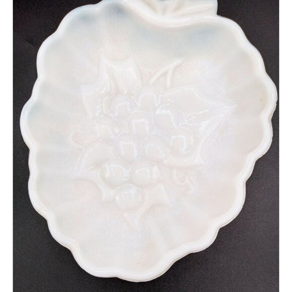 Grape Cluster Design Milk Glass Vintage Trinket Dish 7 Inches Fruit Shaped Tray - Picture 3 of 11
